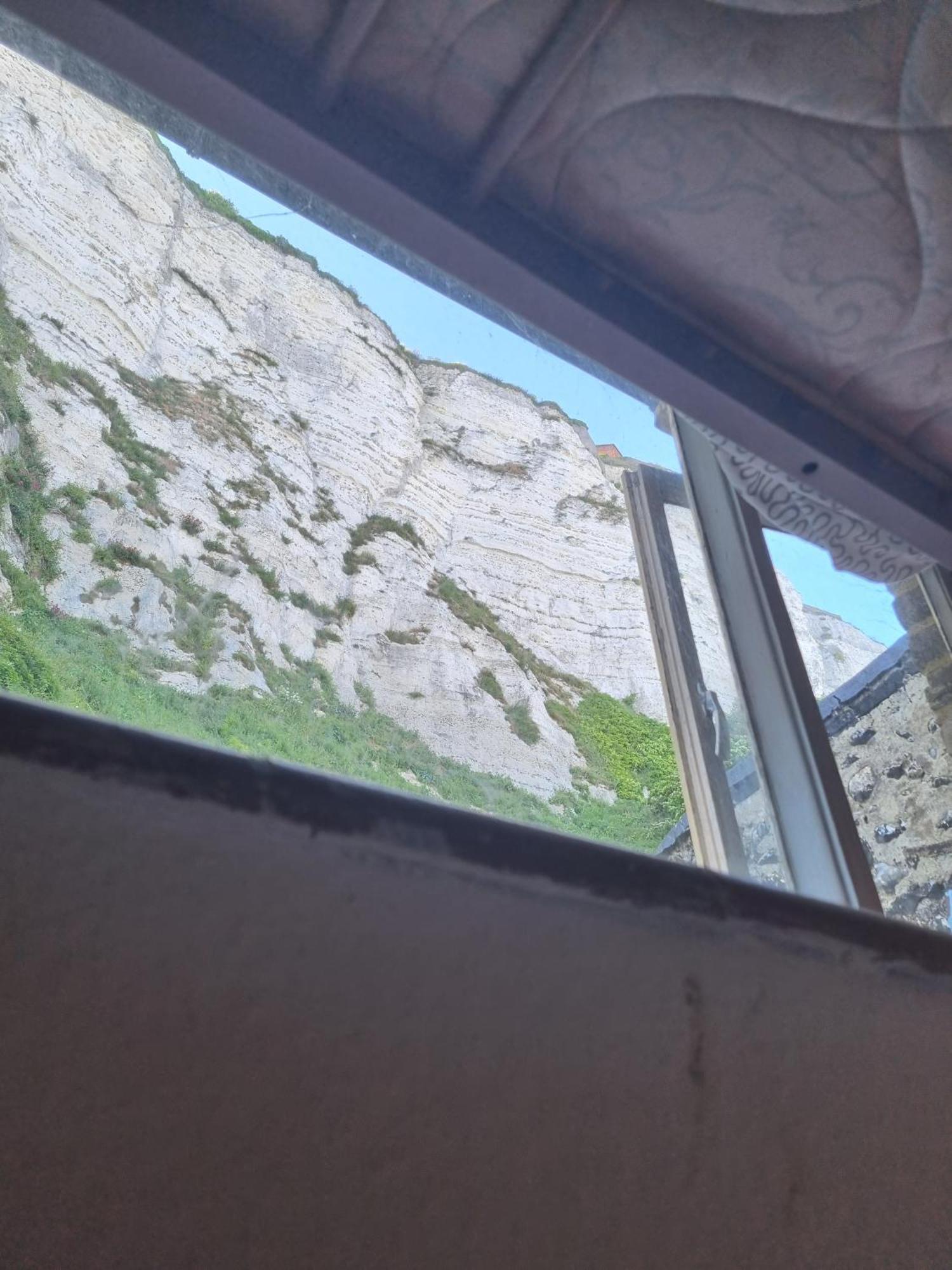 First And Last Youth Hostel Dover Bagian luar foto