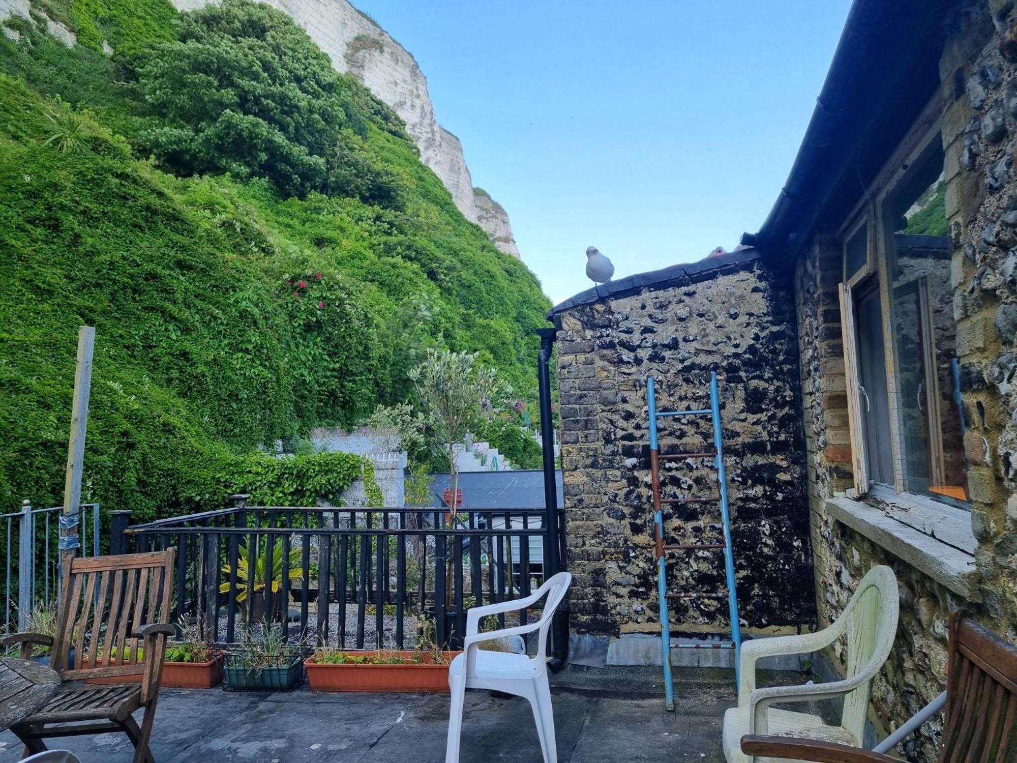First And Last Youth Hostel Dover Bagian luar foto
