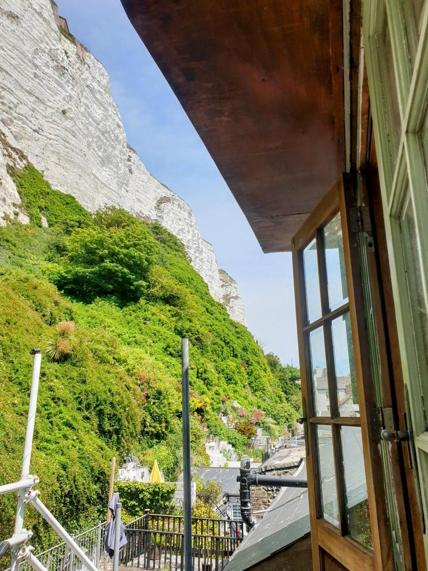 First And Last Youth Hostel Dover Bagian luar foto